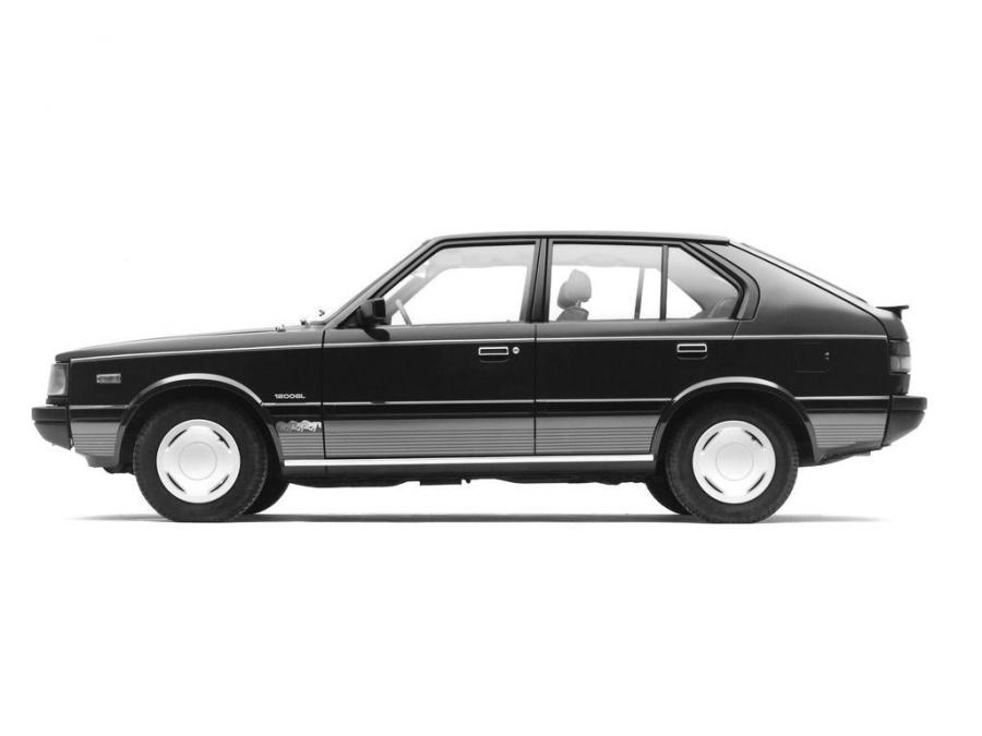  Hyundai Pony Hatchback 1982 года  (фото 6 из 9)